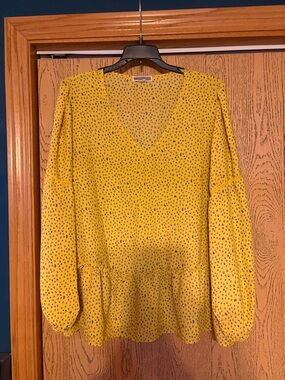 Pleione Yellow Animal Print V-Neck Balloon Sleeve Peplum Blouse EUC